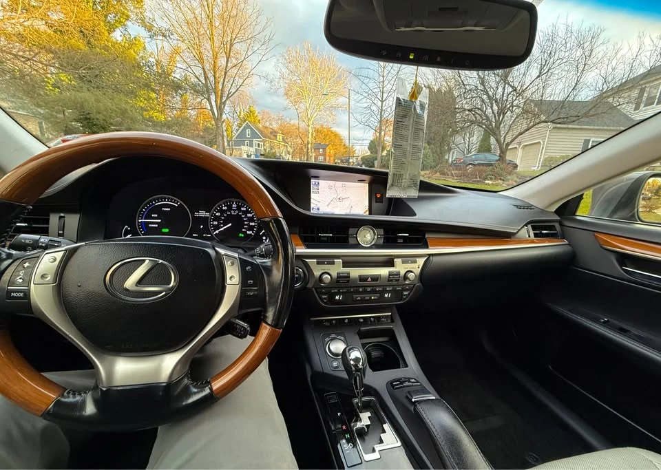 2013 Lexus ES 6th Gen - Image 4 of 8