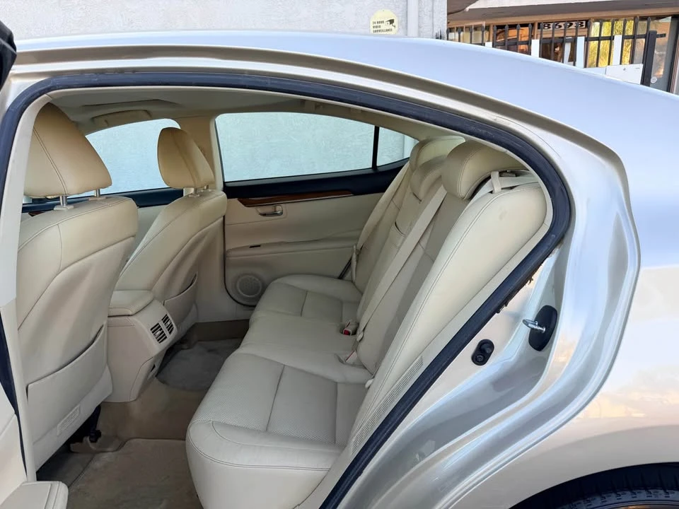 2013 Lexus ES 6th Gen - Image 14 of 18