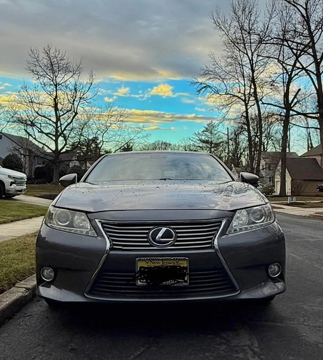 2013 Lexus ES 6th Gen - Image 2 of 8