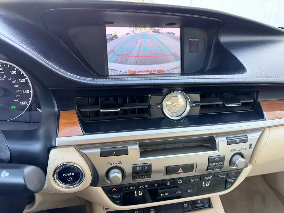 2013 Lexus ES 6th Gen - Image 17 of 18