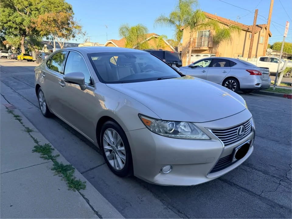 2013 Lexus ES 6th Gen - Image 4 of 18