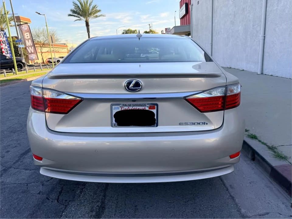 2013 Lexus ES 6th Gen - Image 7 of 18