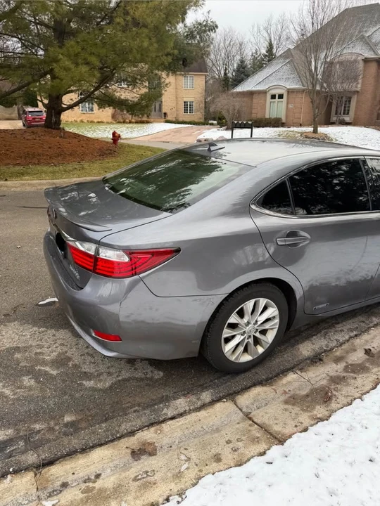 2013 Lexus ES 6th Gen - Image 9 of 20