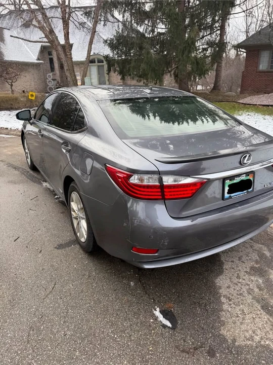 2013 Lexus ES 6th Gen - Image 11 of 20