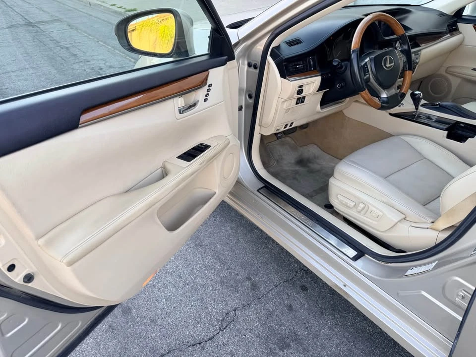 2013 Lexus ES 6th Gen - Image 10 of 18