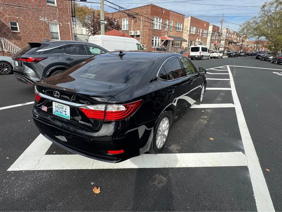 2013 Lexus ES 6th Gen - Image 6 of 16