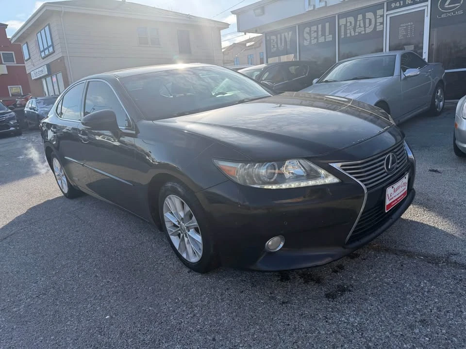 2013 Lexus ES 6th Gen - Image 5 of 15
