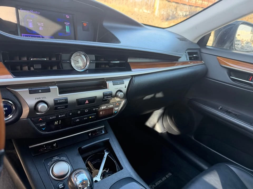 2013 Lexus ES 6th Gen - Image 14 of 15