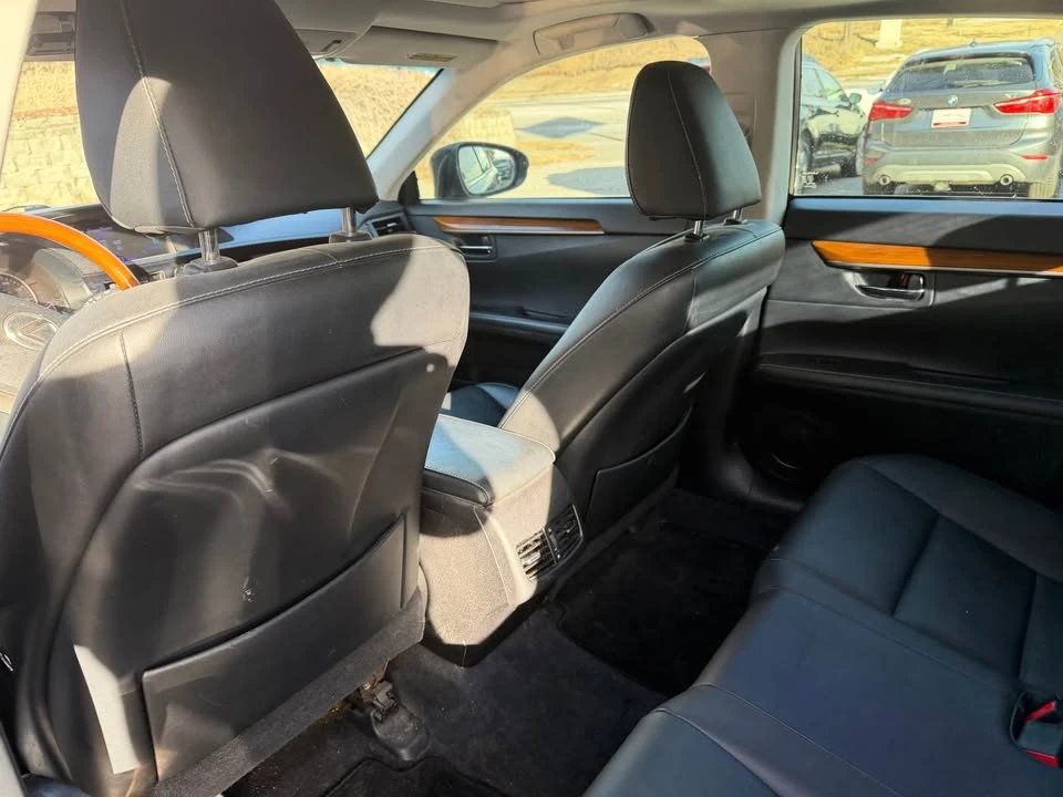 2013 Lexus ES 6th Gen - Image 11 of 15