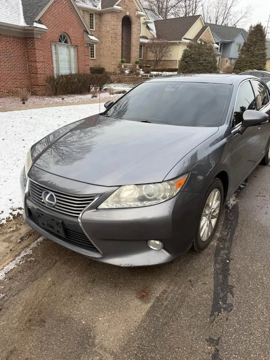 2013 Lexus ES 6th Gen - Image 15 of 20