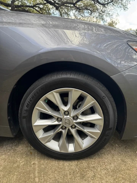 2013 Lexus ES 6th Gen - Image 14 of 16