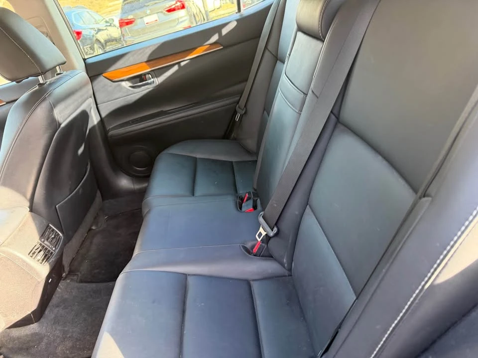 2013 Lexus ES 6th Gen - Image 10 of 15