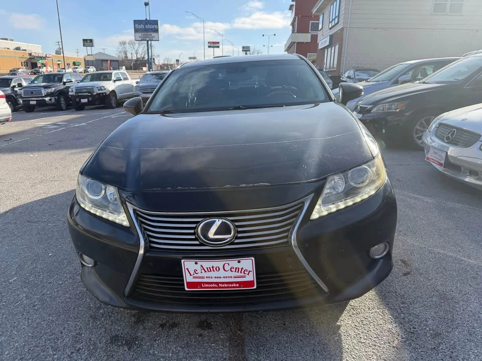 2013 Lexus ES 6th Gen - Image 3 of 15