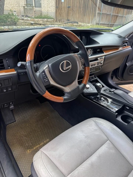 2013 Lexus ES 6th Gen - Image 5 of 16