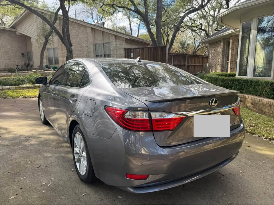 2013 Lexus ES 6th Gen - Image 3 of 16