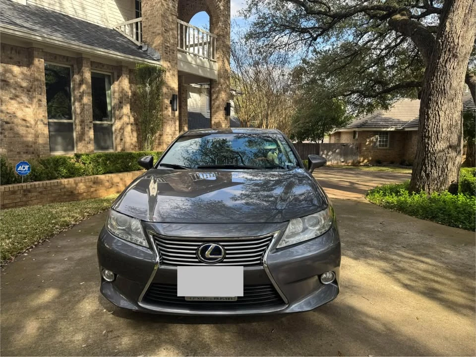 2013 Lexus ES 6th Gen - Image 4 of 16