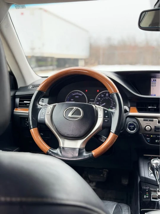 2013 Lexus ES 6th Gen - Image 6 of 10