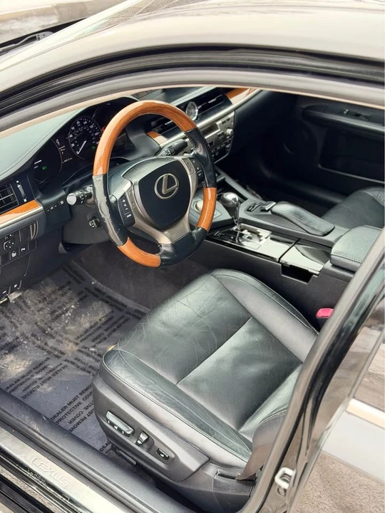2013 Lexus ES 6th Gen - Image 7 of 10