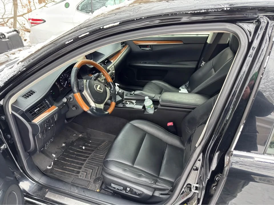 2013 Lexus ES 6th Gen - Image 2 of 9