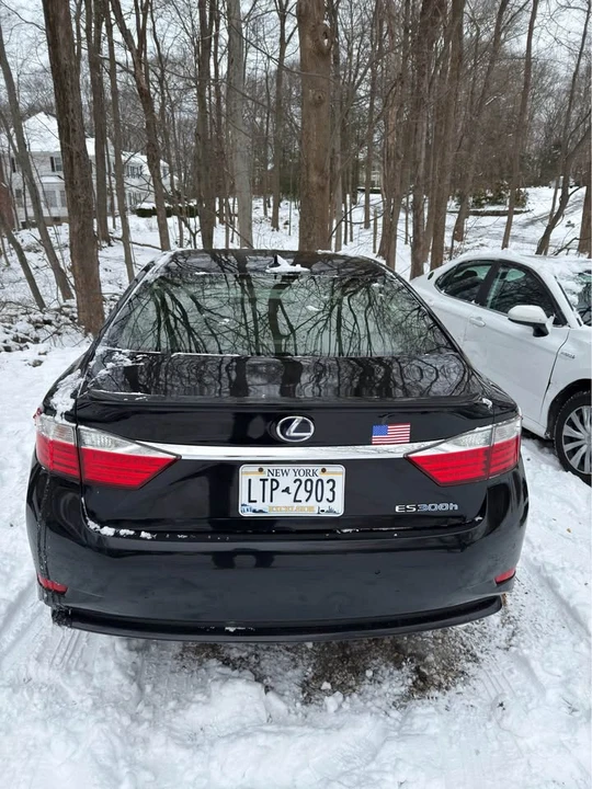 2013 Lexus ES 6th Gen - Image 5 of 9