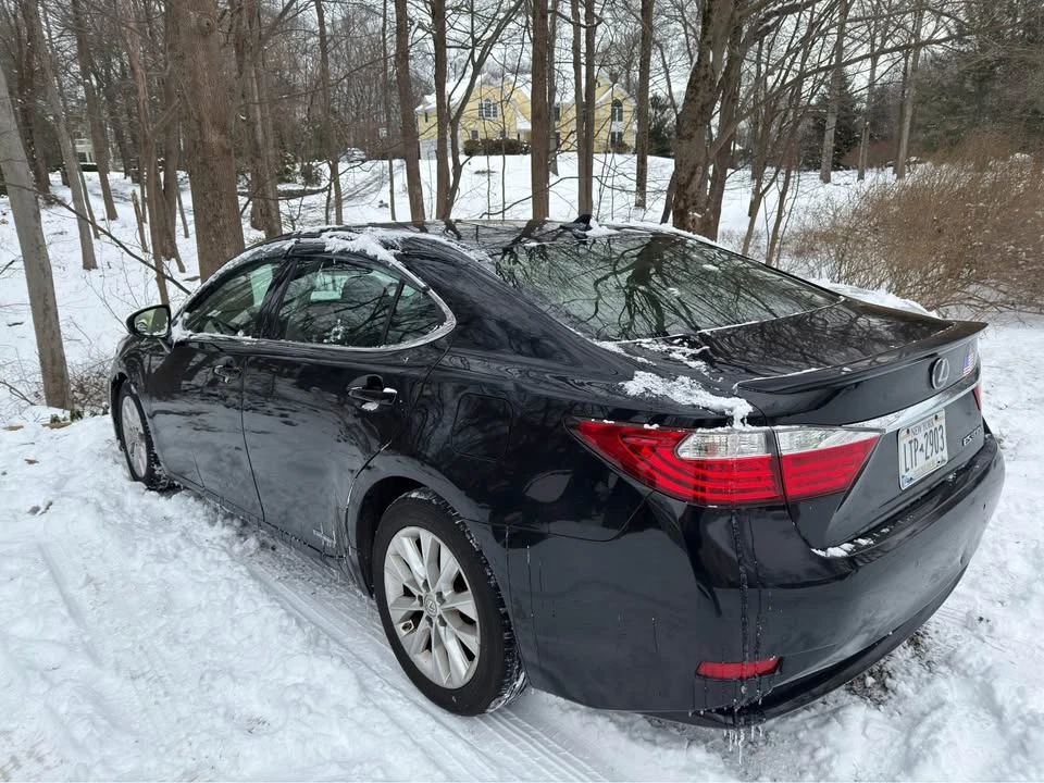 2013 Lexus ES 6th Gen - Image 6 of 9