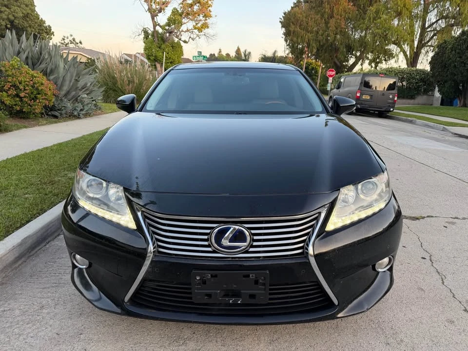 2013 Lexus ES 6th Gen - Image 5 of 16