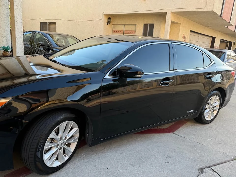 2013 Lexus ES 6th Gen - Image 8 of 16