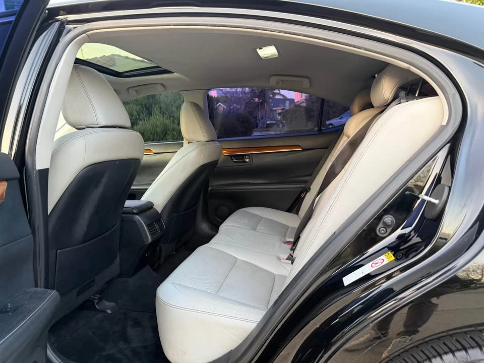 2013 Lexus ES 6th Gen - Image 14 of 16