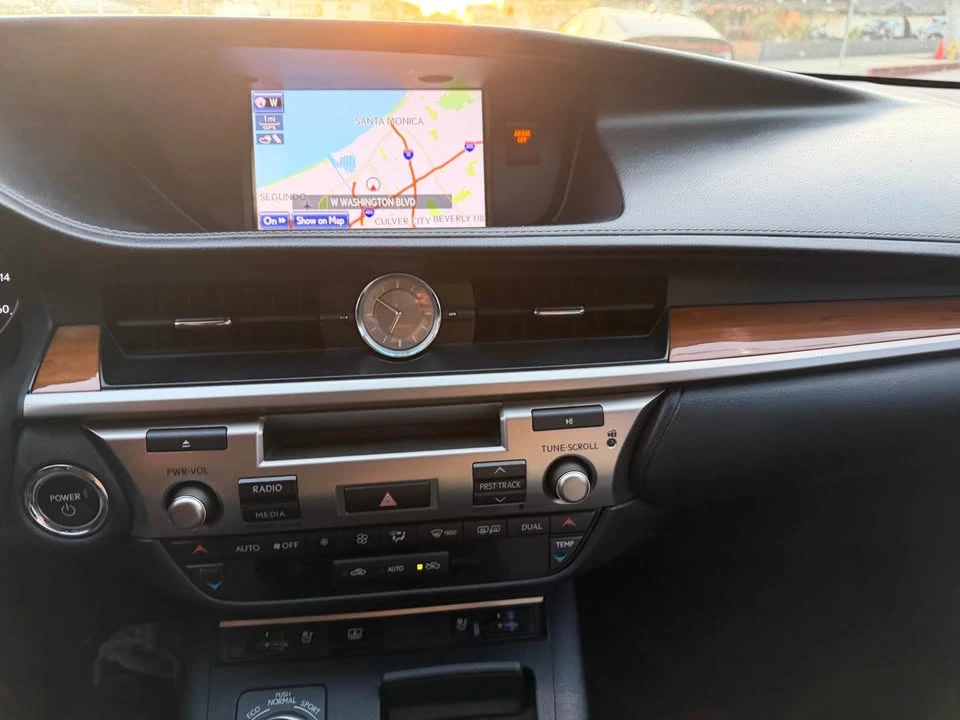 2013 Lexus ES 6th Gen - Image 16 of 16