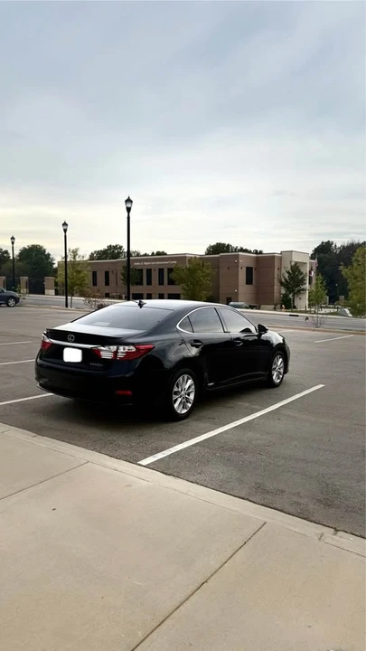 2013 Lexus ES 6th Gen - Image 4 of 14