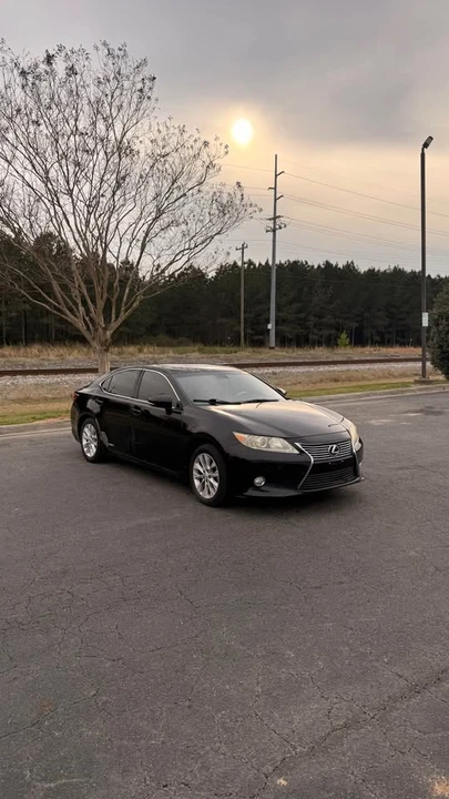 2013 Lexus ES 6th Gen - Image 6 of 11