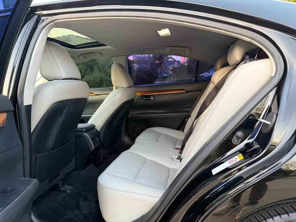 2013 Lexus ES 6th Gen - Image 15 of 16
