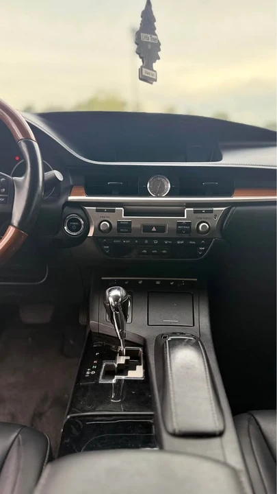 2013 Lexus ES 6th Gen - Image 9 of 14