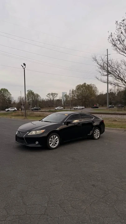 2013 Lexus ES 6th Gen - Image 2 of 11