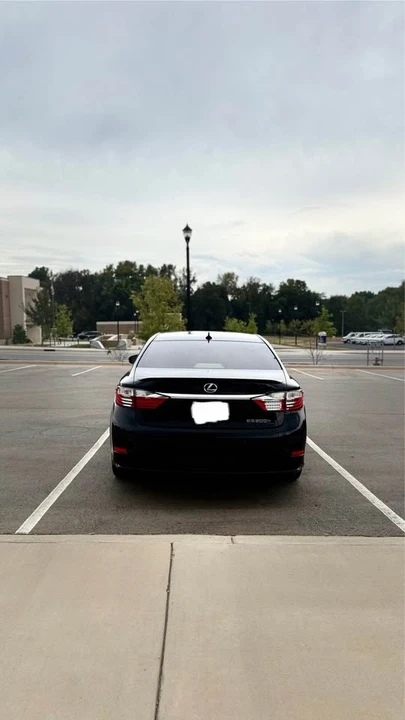 2013 Lexus ES 6th Gen - Image 3 of 14