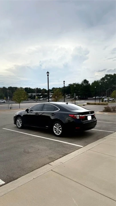 2013 Lexus ES 6th Gen - Image 2 of 14
