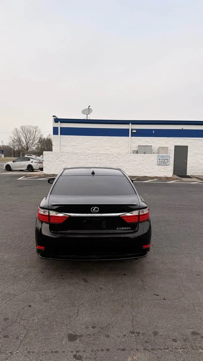2013 Lexus ES 6th Gen - Image 4 of 11