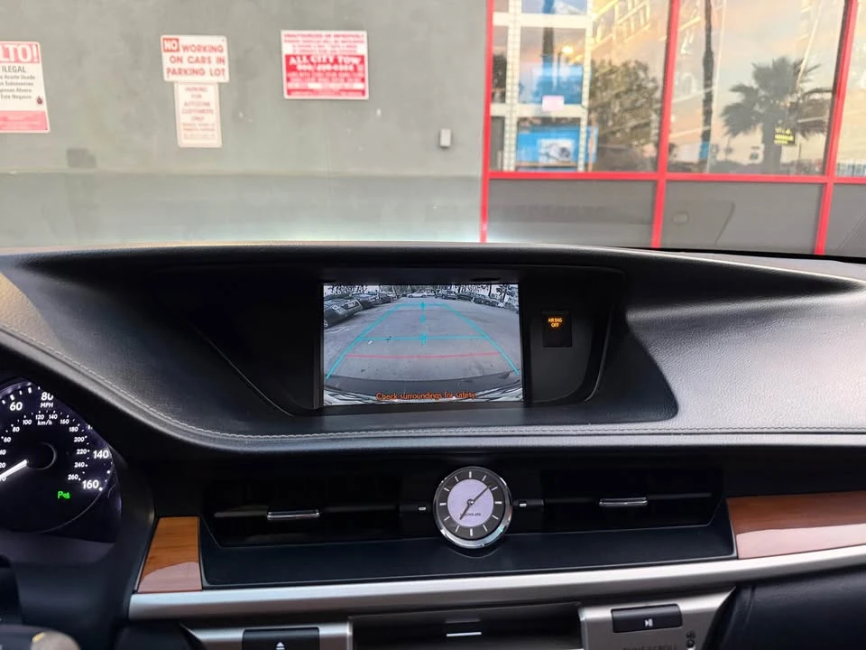 2013 Lexus ES 6th Gen - Image 13 of 16