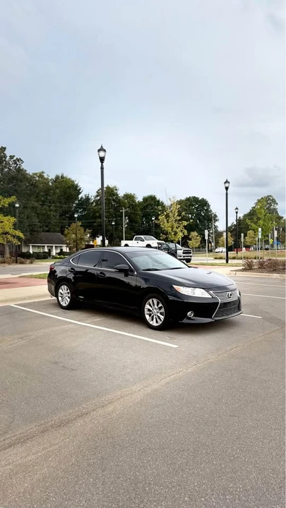 2013 Lexus ES 6th Gen - Image 6 of 14