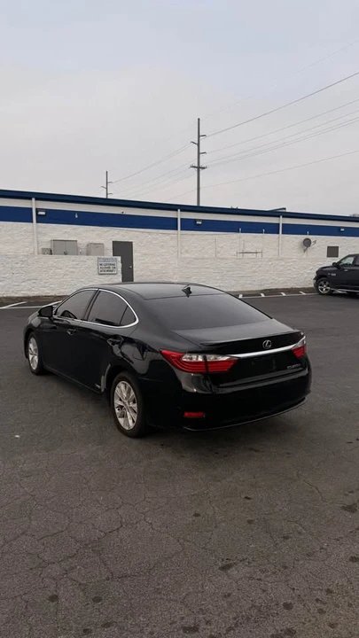 2013 Lexus ES 6th Gen - Image 3 of 11