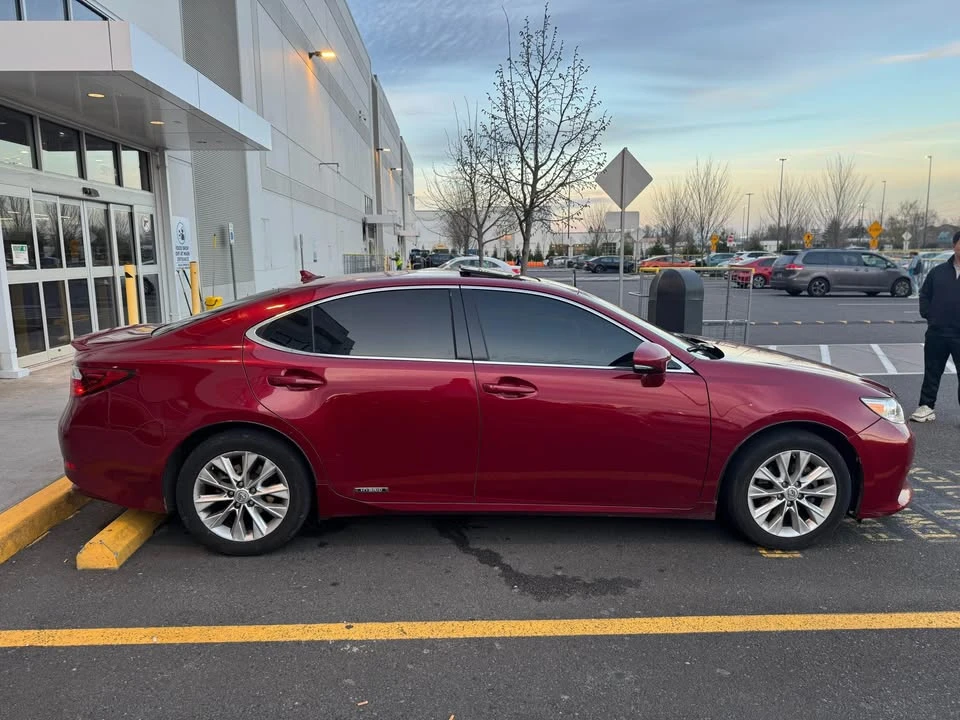 2013 Lexus ES 6th Gen - Image 2 of 6