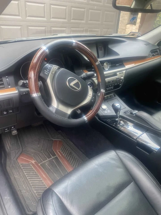2013 Lexus ES 6th Gen - Image 4 of 10