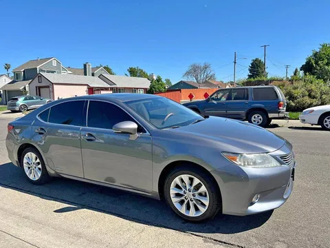 2013 Lexus ES 300h Sedan