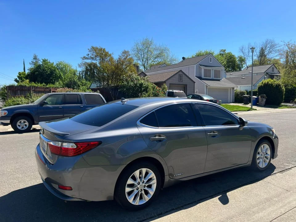 2013 Lexus ES 6th Gen - Image 3 of 9