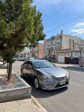 2013 Lexus ES 300h Sedan