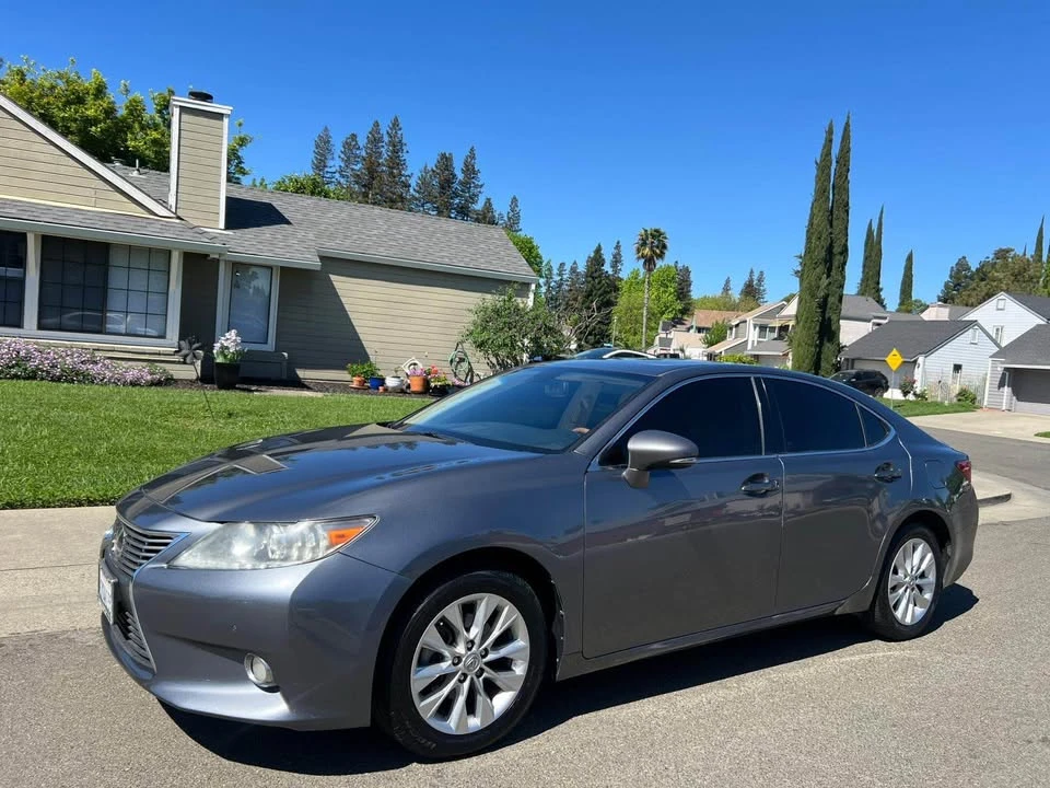 2013 Lexus ES 6th Gen - Image 2 of 9