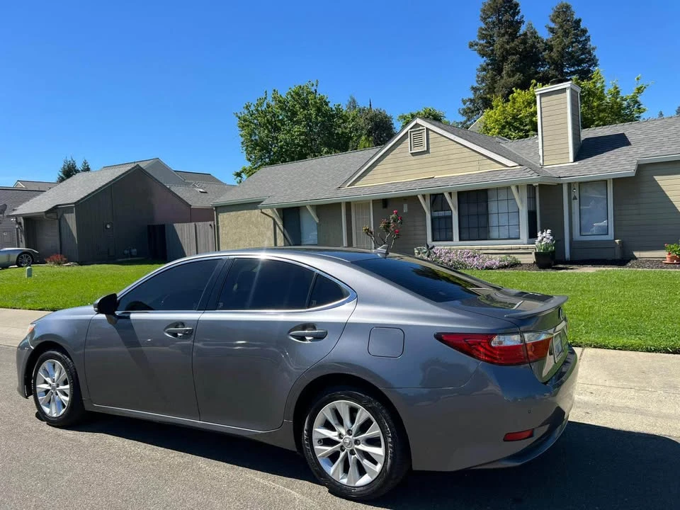 2013 Lexus ES 6th Gen - Image 4 of 9