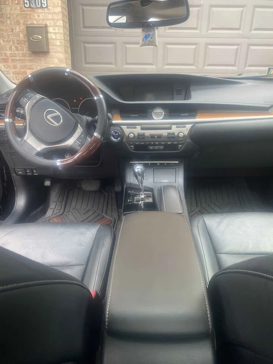 2013 Lexus ES 6th Gen - Image 5 of 10