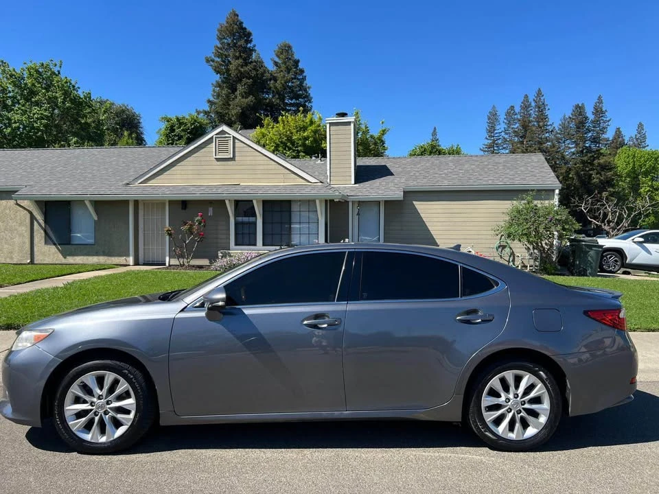 2013 Lexus ES 6th Gen - Image 6 of 9