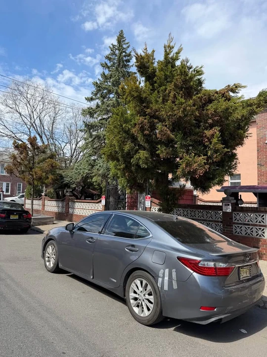 2013 Lexus ES 6th Gen - Image 6 of 8